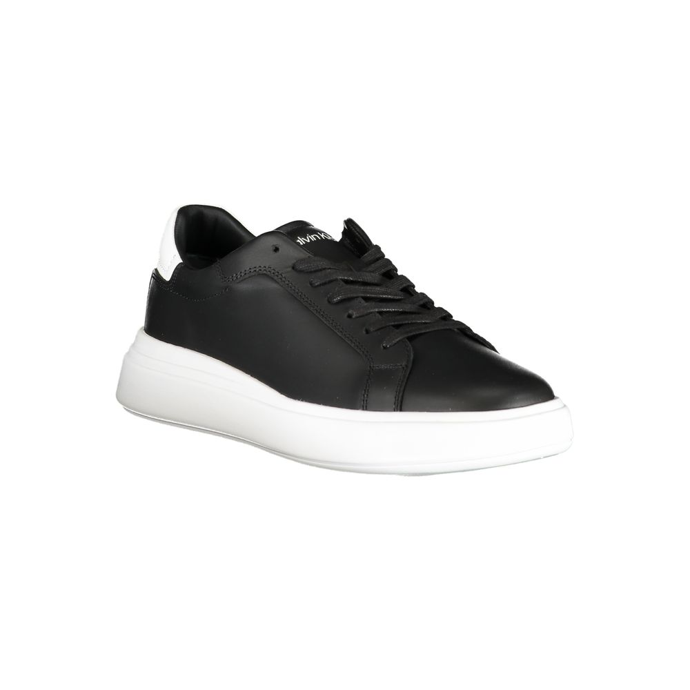 Sophisticated Black Sneakers with Contrast Accents