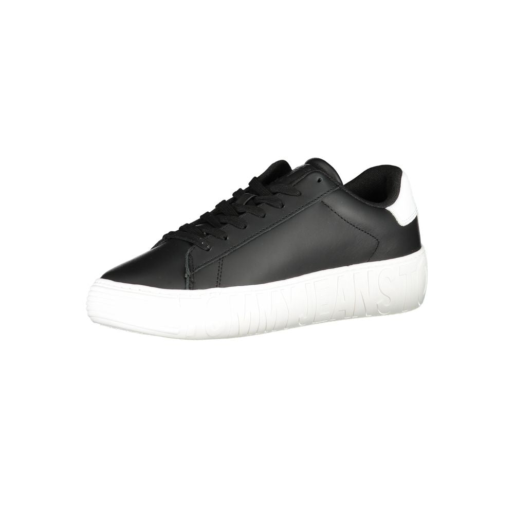 Sleek Black Sneakers with Contrasting Details