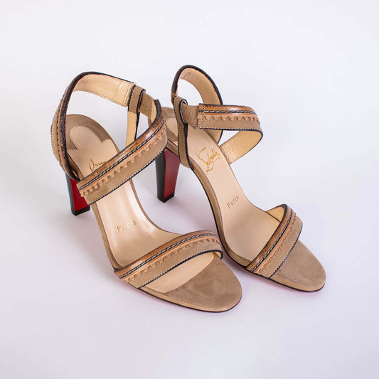 Elegant Suede Sandals with Leather Details