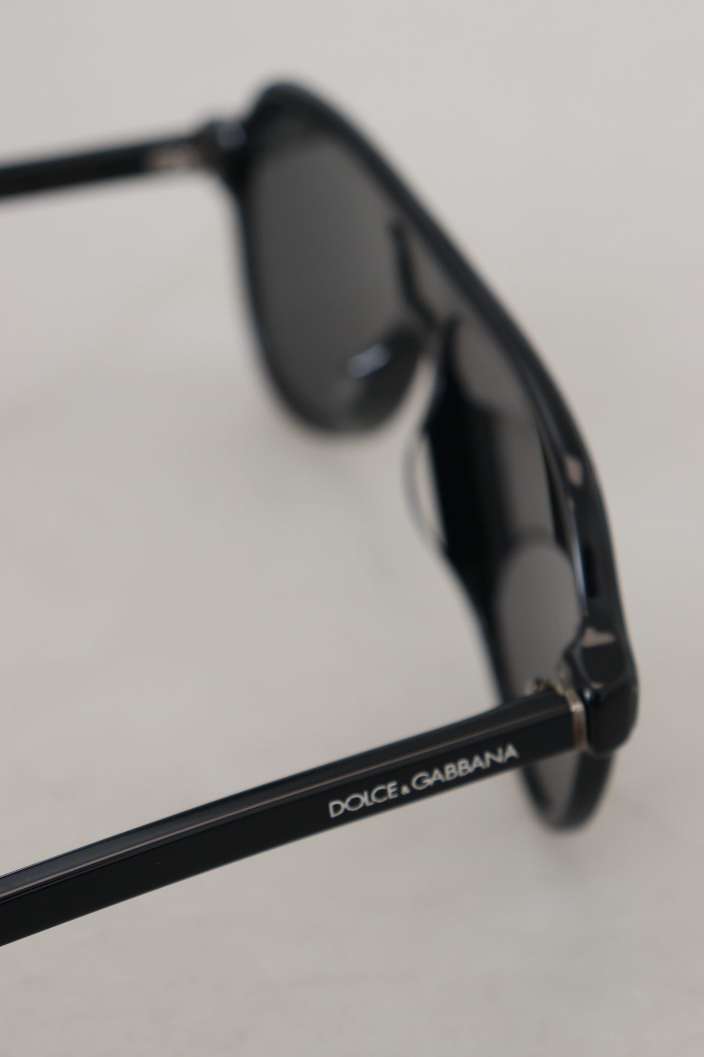 Sophisticated Unisex Designer Sunglasses