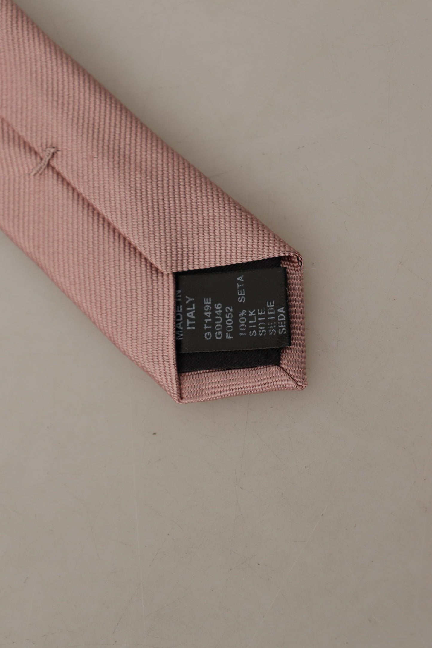 Elegant Pink Silk Tie for Sophisticated Gentlemen