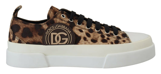 Sleek Leopard Pattern Low Top Sneakers