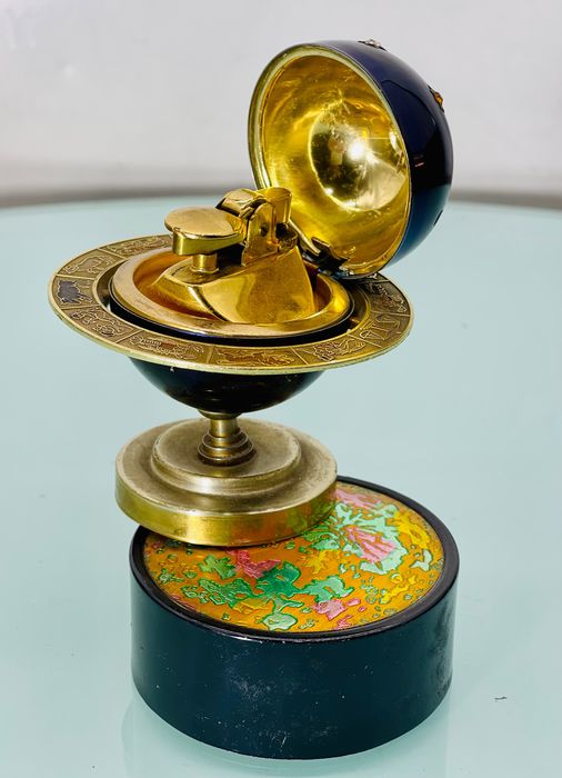 Art Deco Earth Globe Lighter