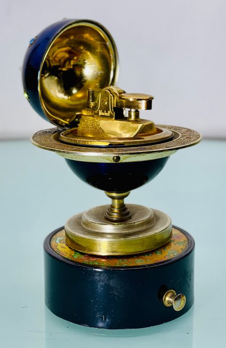 Art Deco Earth Globe Lighter
