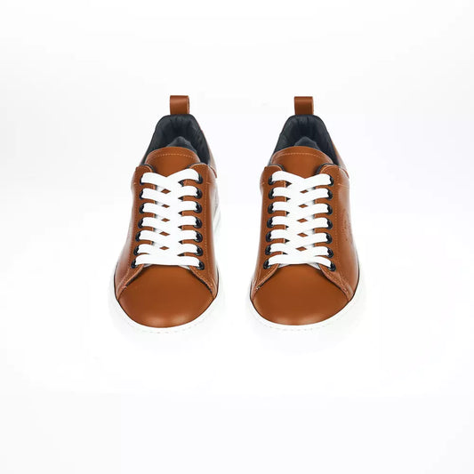 Elegant Leather Sneakers with Contrasting Sole