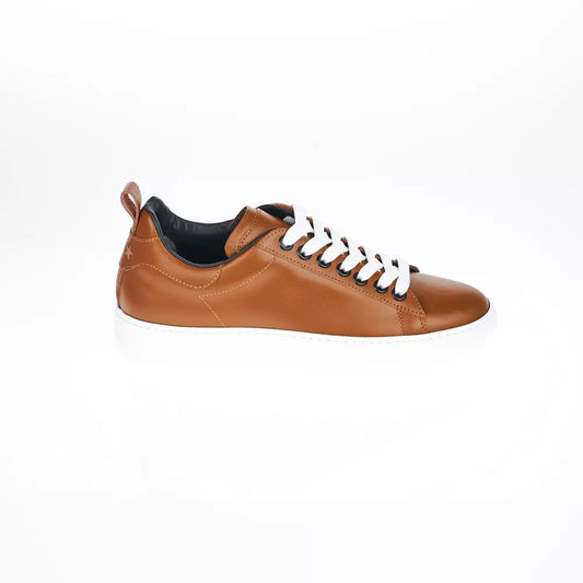 Elegant Leather Sneakers with Contrasting Sole