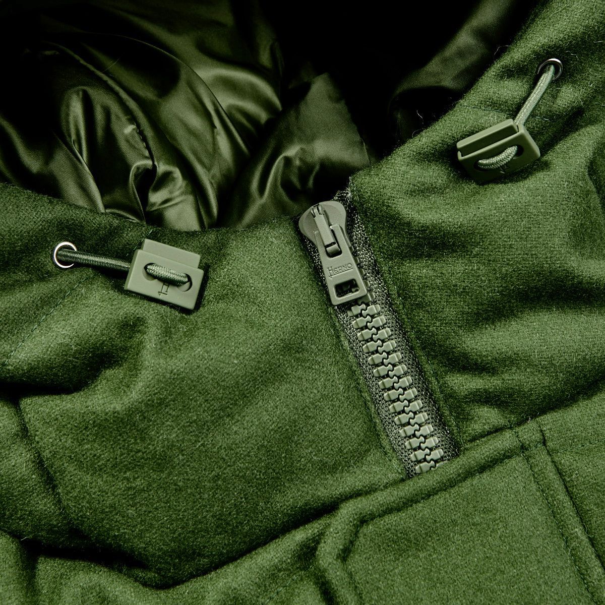 Elegant Green Water-Repellent Down Jacket with Hood