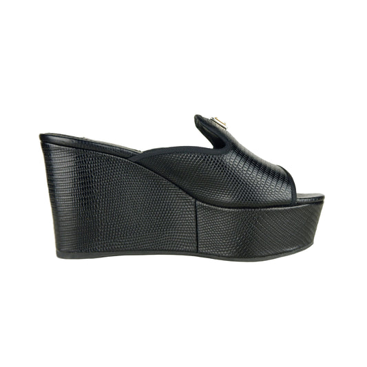 Chic Calfskin Wedge Sandals in Timeless Black