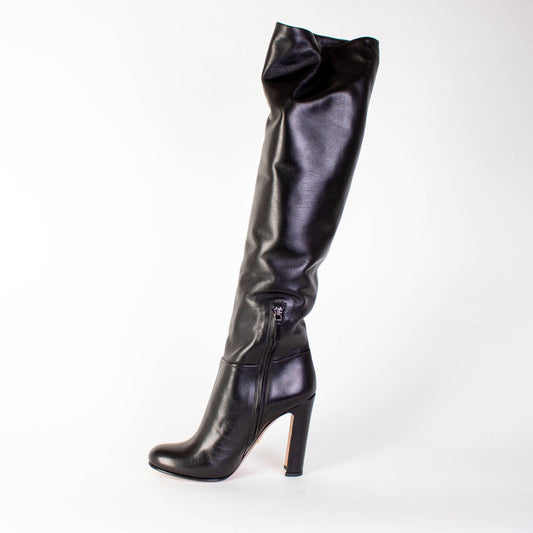 Elegant Black Leather Boots with Side Zip Closure