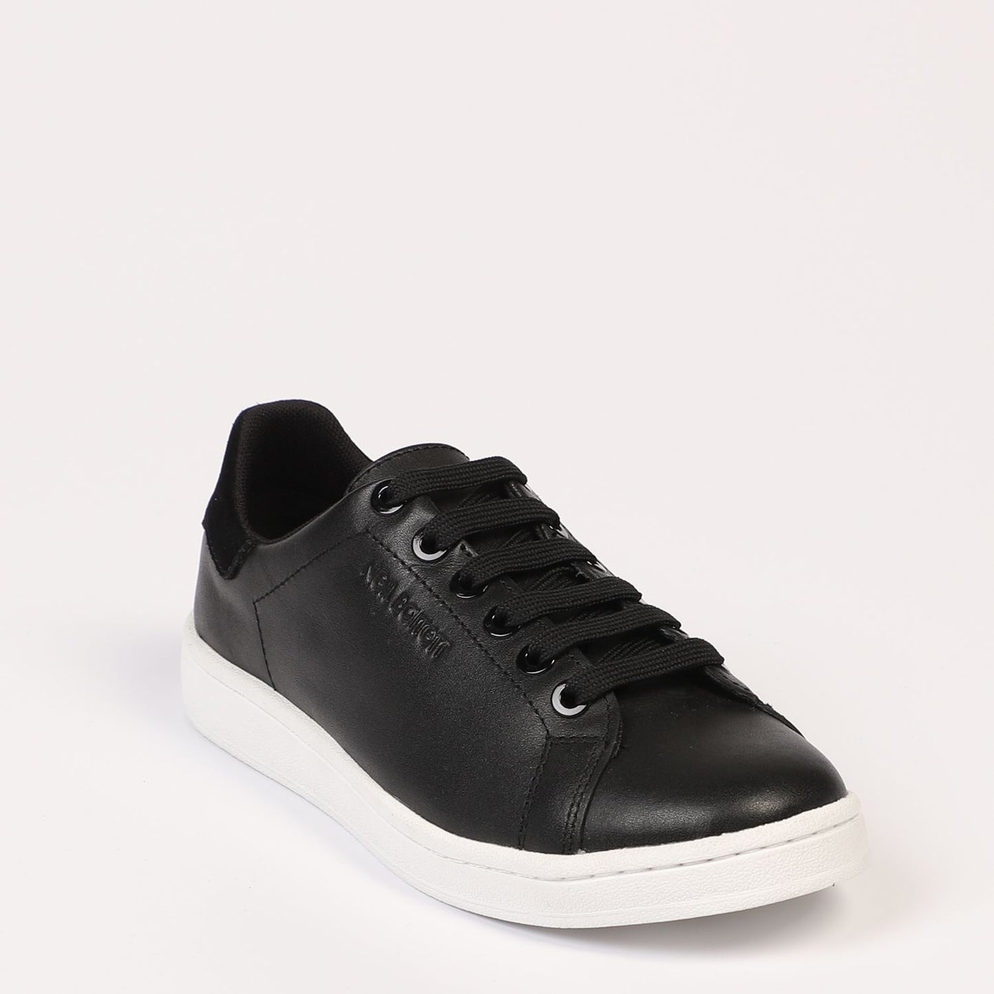 Chic Black Tennis Trainers with Lace Closure